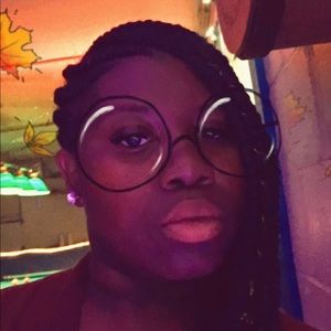 Meet your Posher, Maxine